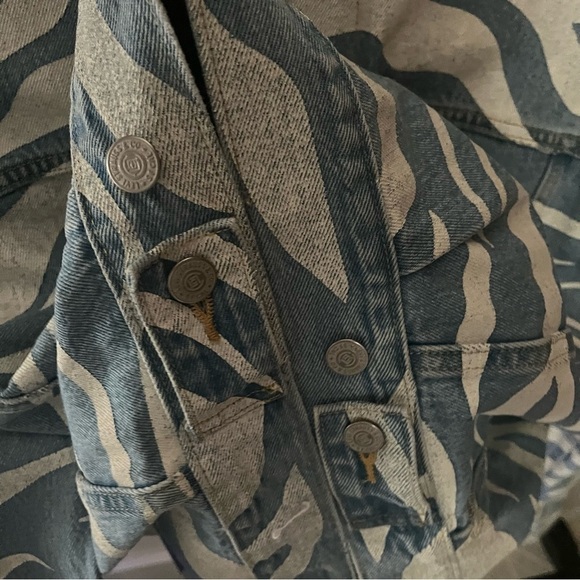 SOLD CLOT x LEVI'S sz M Year of Tiger Print Denim Jacket Blue Jeans Frog Closure - Picture 9 of 13